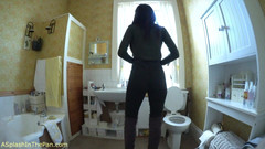 SophiaSmithUK: Slečna Smithová bere drzá chcanky ve žluté koupelně