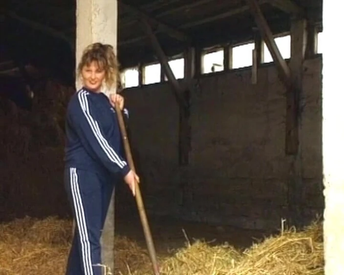 Deutsche Madchen: Horny German BBW Making Her Dude Cum on a Farm