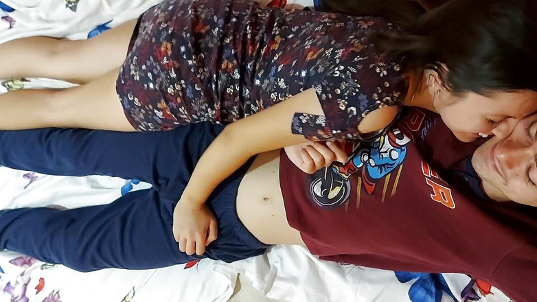 Alex and Luiza: 我的继妹不让我休息，想要一直玩弄我的鸡巴