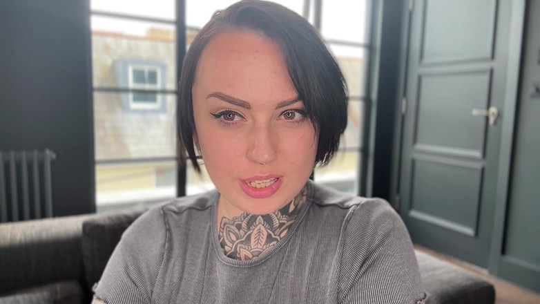 Miss Valentina: Posedlá sání ptáka