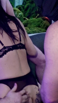 Sex în grup final și ejaculare multiplă pentru nemțoaică slabă Sarah Deluxe, matură din Berlin