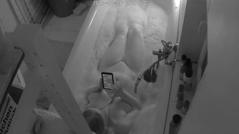 KittieNoOne: Kamera manželky ve vaně