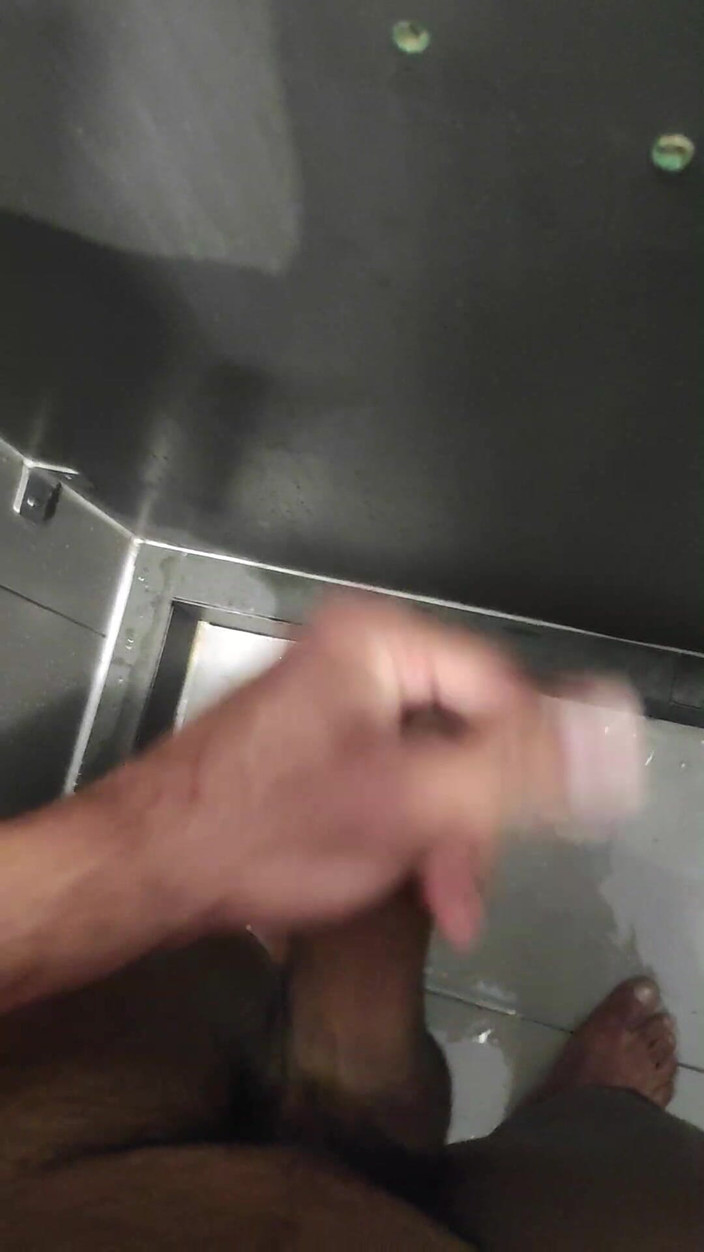 trebol_Jess: 拉丁鸡巴撒尿和撸管