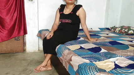 Happyhome: Un garçon de salon baise une bhabhi indienne desi à la...