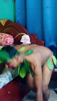 Jungly jongen betrapt in de kamer
