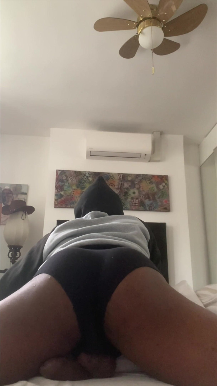 James Beakerman: Guardami praticare scopando i cuscini e twerkando da dietro con...