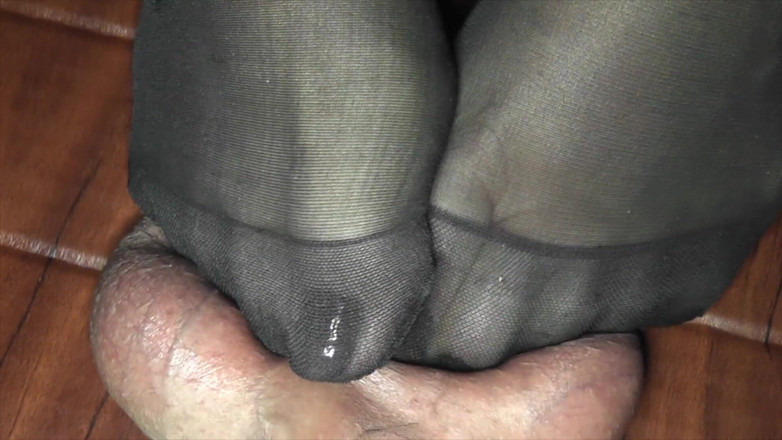 Amateur_fetish: Pantyhose feet play with balls NO AUDIO