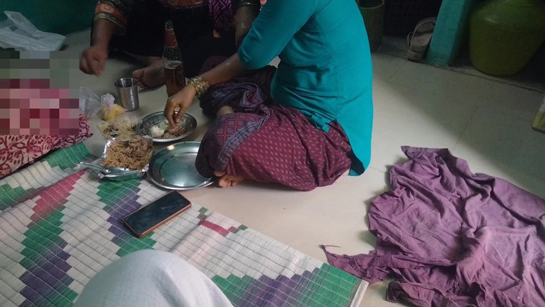 Benita sweety: Dört teyze evimde ateşli edepsizce konuşuyor