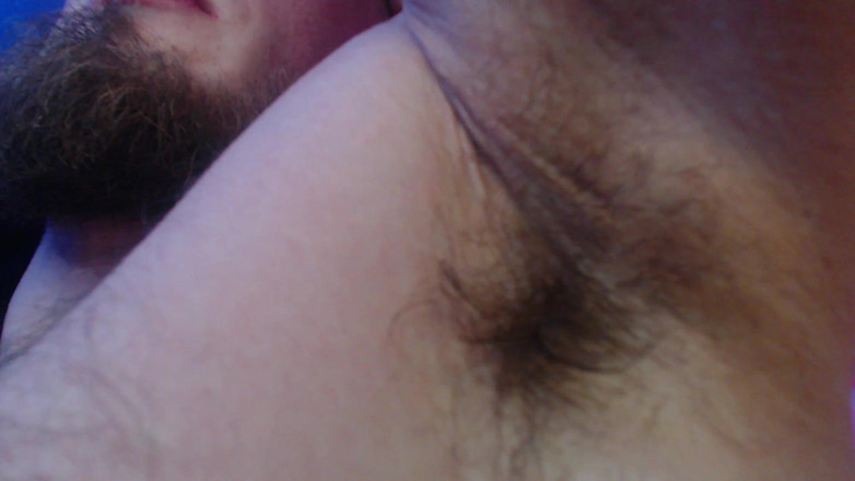 Hunky time: Alpha Dom atletis berbulu