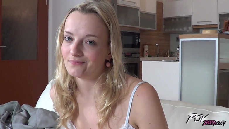 POV Bitch: La troia bionda è venuta per un dolce creampie e se...
