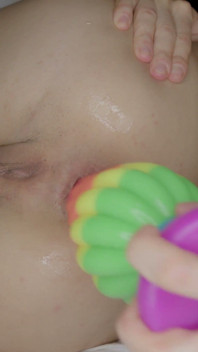 Stacy Bloom solo large buttplug & squirt