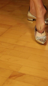 Silver Flats & Classic Rht Nylons - Shoeplay & Footplay Under skrivbordet
