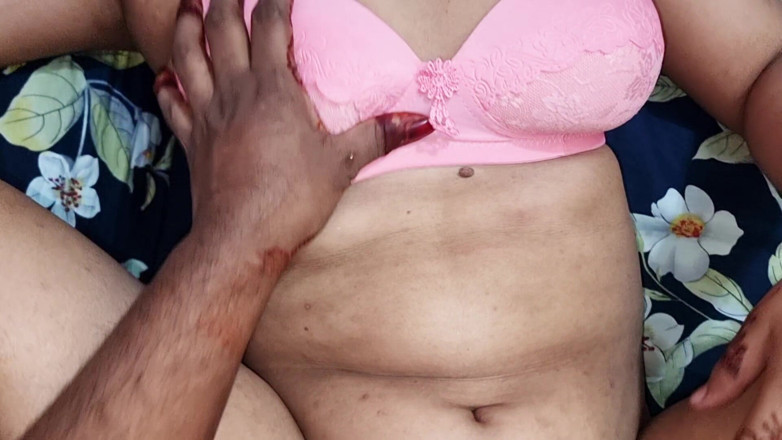 bdboygirl69: Sugând tare pizda, apoi fute-o pe iubita mea