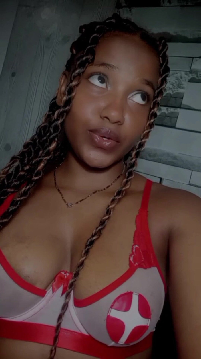 Delicious open butt: Вы хотите увидеть что-то удивительное эта черная женщина ждет, чтобы вы увидите ее, и вы будете впечатлены тем, что она собирается