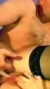 Zralá brunetka MILF kape mokrá z nedbalé lízání kundičky