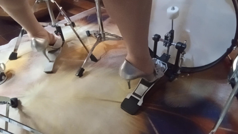 Mois Fantasys: Bermain dram dalam stiletto