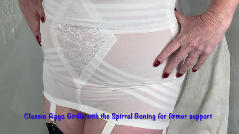 Aunty Sandra vintage girdle queen: Tatie Sandra En Corset De Rago Blanc