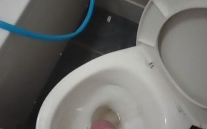 JohnCmon: Corrida en el baño