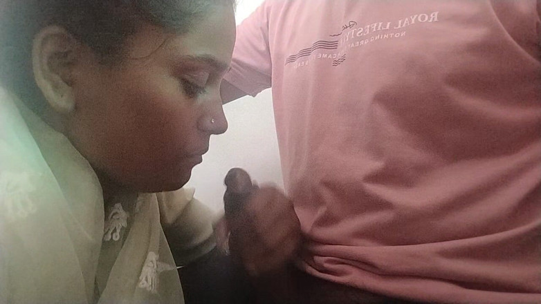 Pooja Didi: Moje horney nevlastní sestra chce můj velký zadek