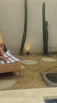 Sanktor - MILF Asiática Tatuada Se Masturba Na Piscina