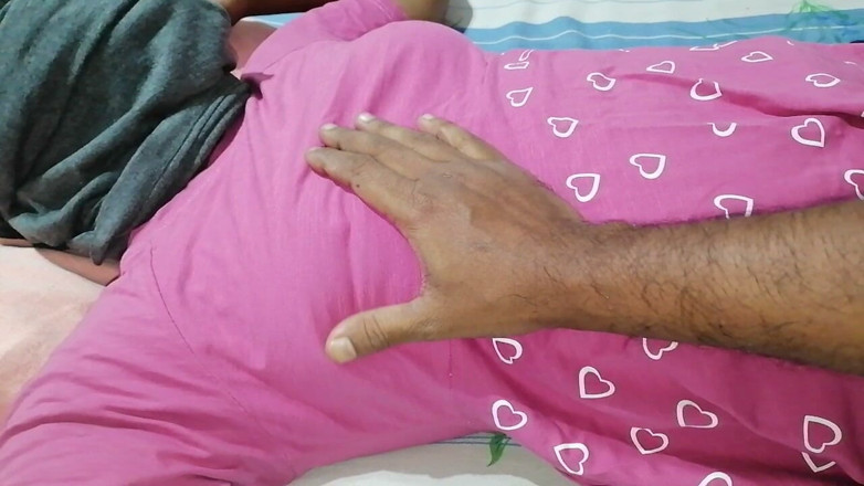 Sweety In Bed: Gorąca Desi z nieogolonymi owłosionymi cyckami Wolne całe ciało ujawnić...