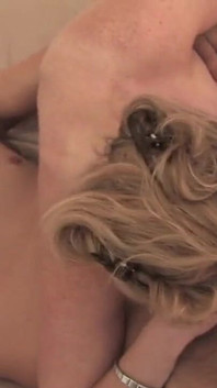 Culo grosso peloso maturo ama succhiare un cazzo