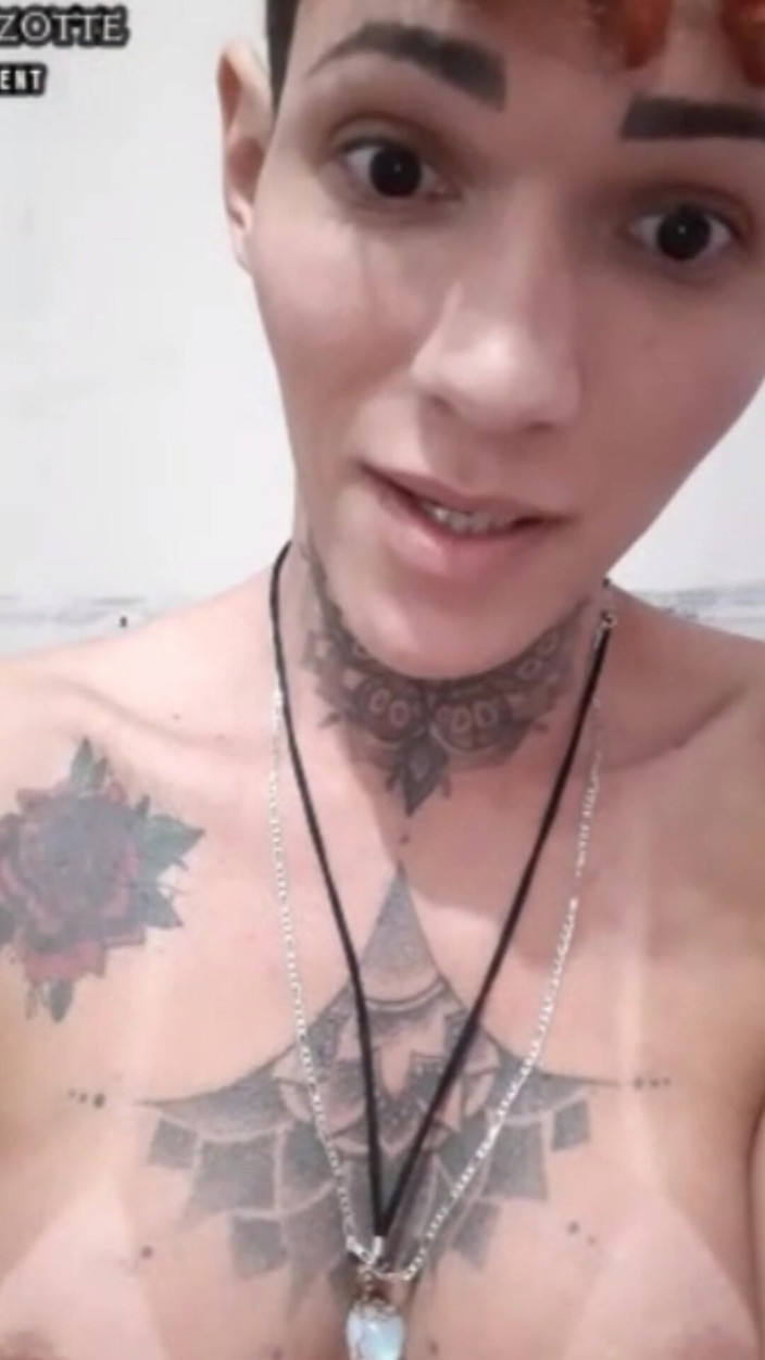 Prezottes_House: 一切的开始 萨布丽娜在镜头前。