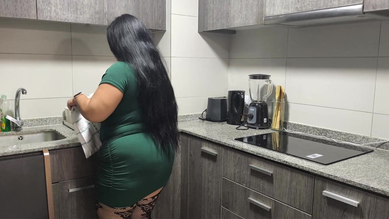 Riderqueen: Video pro Fanoušky, nevlastní matku a její horkou kuchyň.