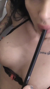 Shiska che fuma e fa sesso arrapato allo stesso tempo!!
