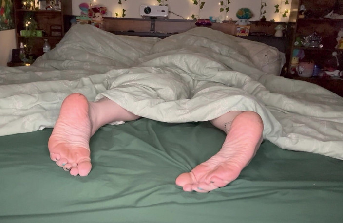 Peppermint Giantess: 졸린 크기 16 발바닥