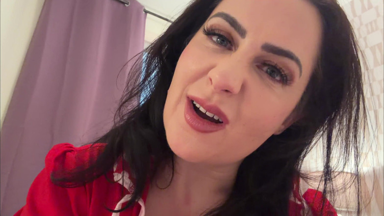 Kink in Time: Sultry Tilly Mcreese '50-an Giantess Fantasy 4K POV Tiny Thrills Menanti!