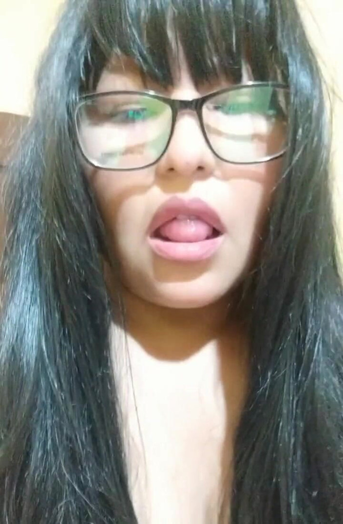 Carla Villalobos: 赤いTバックを履いた大きなお尻の女性が、中でイきそうな男とセックスしたがっている