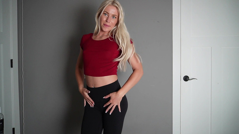 Keeks3005: いろいろなトップスを試着するよ