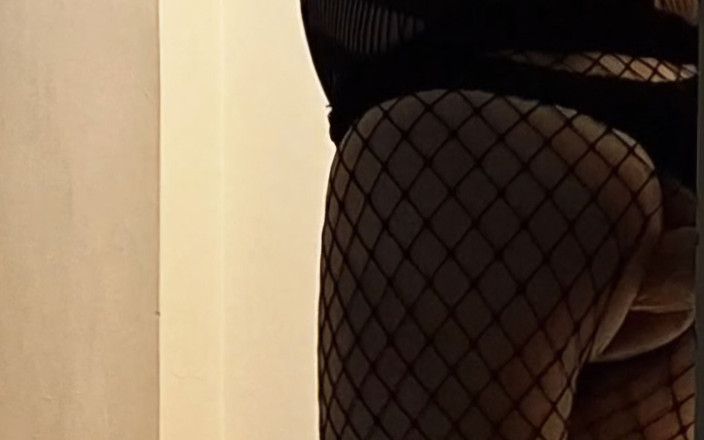 covo_sissy_cross: Biarkan saya memanjakan awak...