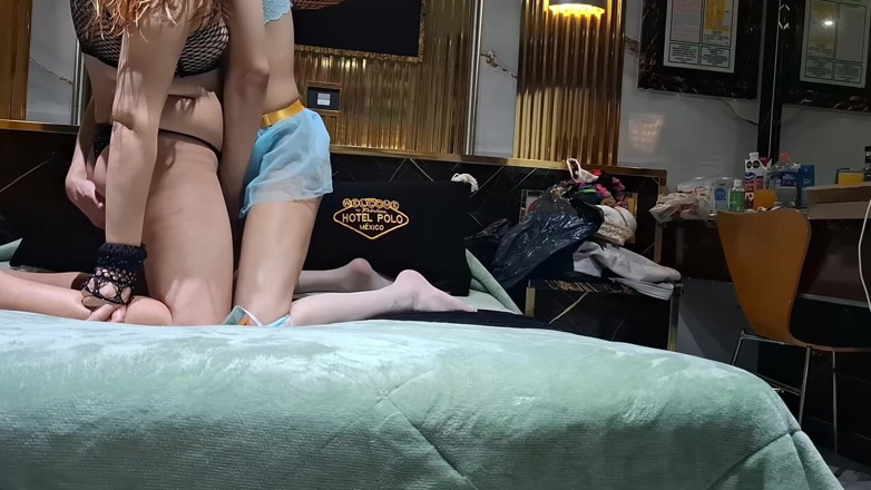 Crystal Phoenix: 나는 내 친구와 섹스하는 내 모습을 녹화하는 걸 좋아해요