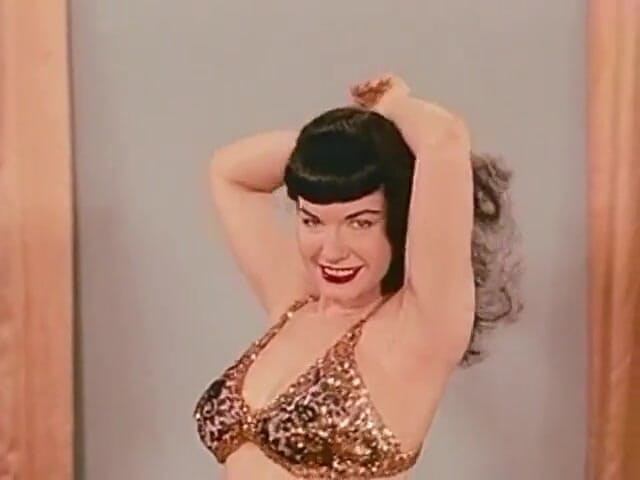 Vintage Usa: Kompilasi. Tarian erotik dan catfight MILF seksi vintaj (tiada audio tetapi...