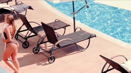 ReplayXXXLady: 수영장에서 픽업 - 다른 사람의 어린 새엄마와 섹스