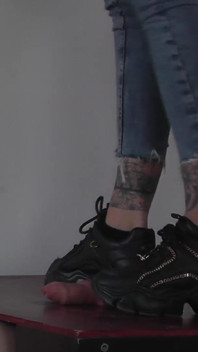 Herrin Cleo Glücklich, Crush Fertig Zu Machen!