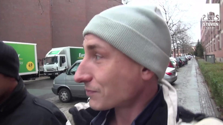 Steven Shame: Podłącz się do chudej suki: dwóch facetów dzieli się rudą