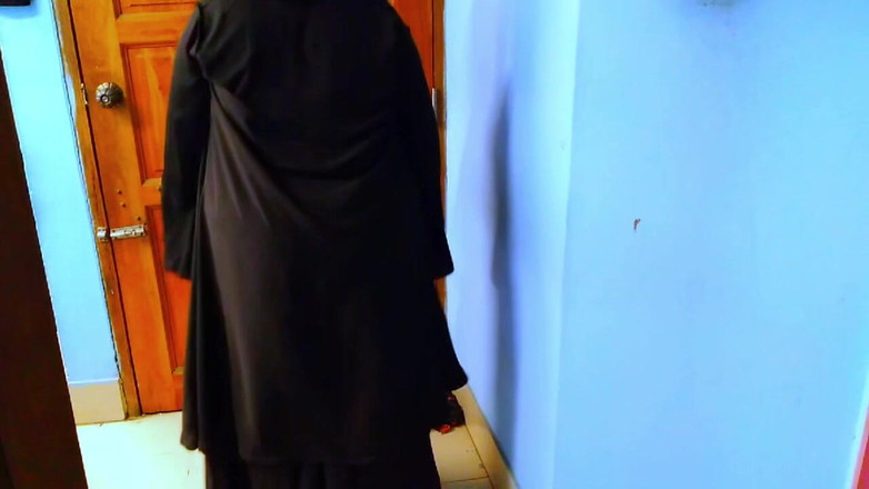 Aria Mia: Tôi đụ chị kế Ả Rập xinh đẹp nóng bỏng của tôi khi...