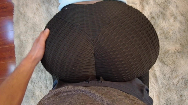 Danni Jones: Styvson hjälper busty pawg MILf styvmamma Danni Jones att glömma...