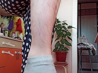 BW_Dolphin: Pelosa non rasata belle gambe. Cosce pelose.