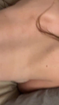 Fitnessmodell från gymmet tar 3 heta sprut