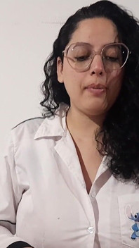 La doctora puta me da un examen con final feliz
