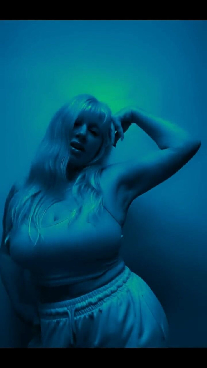 PaintedRose: The Feels.. Berdansa denganku? Ini adalah semua yang aku lakukan...