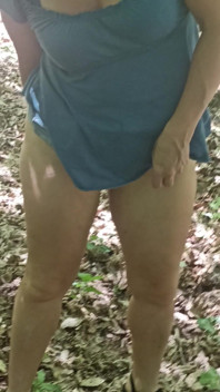 Jade Loves Kencing Di Dalam Hutan