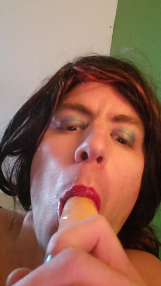 Sabrina89: Succhiami il mio dildo