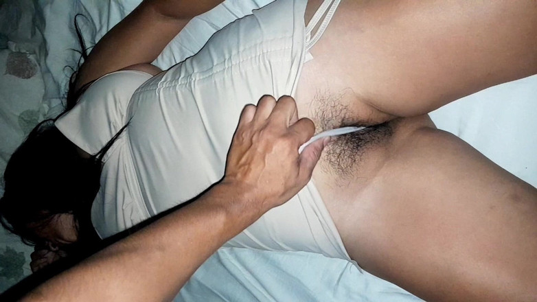 Karely Ruiz: 我女朋友在我工作时给我发了这个视频。我希望她喜欢和另一个男人在一起。