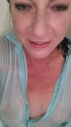 EliteLadyS: Yalnız Amerikalı orta yaşlı seksi kadının ateşli bir duşa ve...