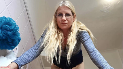 Britishmilf: Sclava mea cu pișat 4xpee